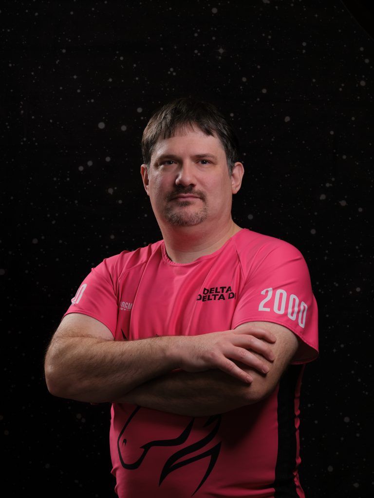 David Smashelhoff crossing his arms